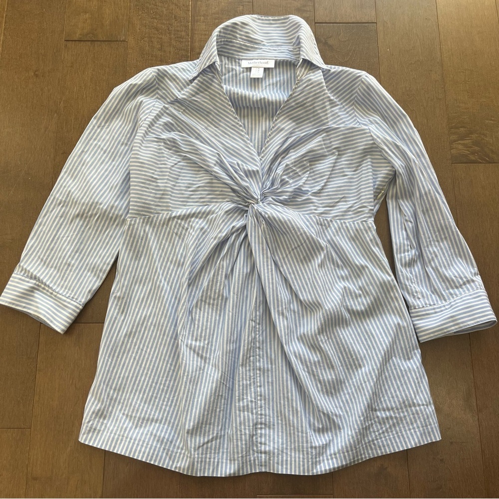 ✨2/$30✨ Motherhood Maternity Striped Blue and White Blouse